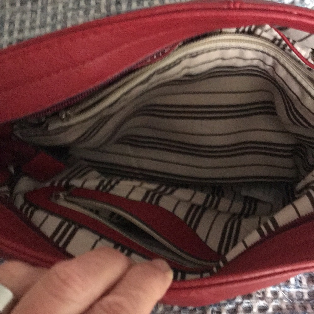 Red Handbag - Picture 4 of 7